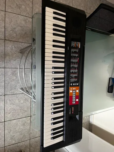 Teclado musical Yamaha PSR-F51