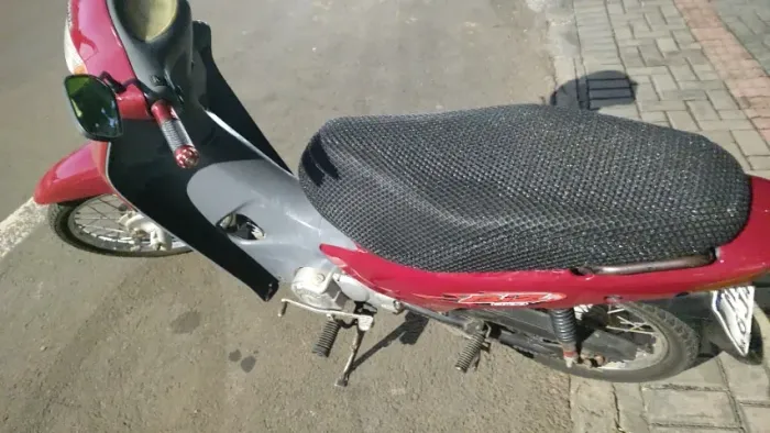 Vendo Biz es 2003 vermelha 