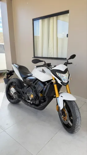 Vende-se hornet 600cc 2014 branca nova