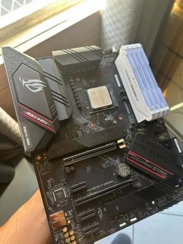 Placa-Mãe ASUS ROG Strix B550-F 