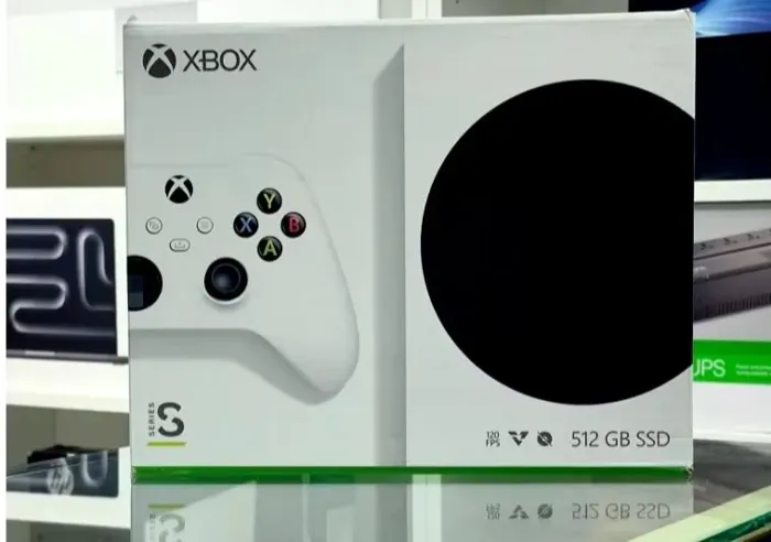 Xbox Séries S + 2 controles + base RGB c carregador