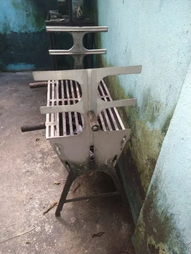 Churrasqueira de Alumínio Usada.