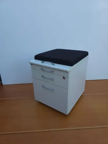 Gaveteiro Muito Novo com chave e rodinha