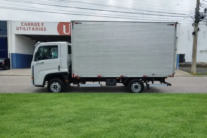 Volkswagen Delivery Express+ 2.8 Prime + Baú Facchini