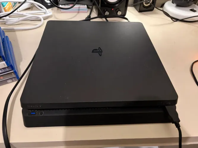 PlayStation 4 slim 1Tb com 9 jogos