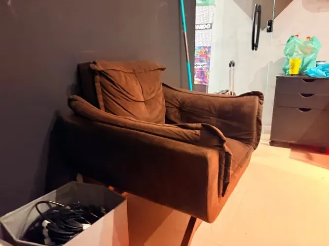 Poltrona Opala Retrô Marrom Suede (Super Confortável)