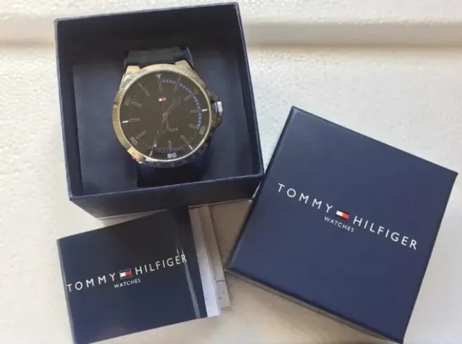 Tommy Hilfiger Riverside modelo 1791528 - BEM CONSERVADO