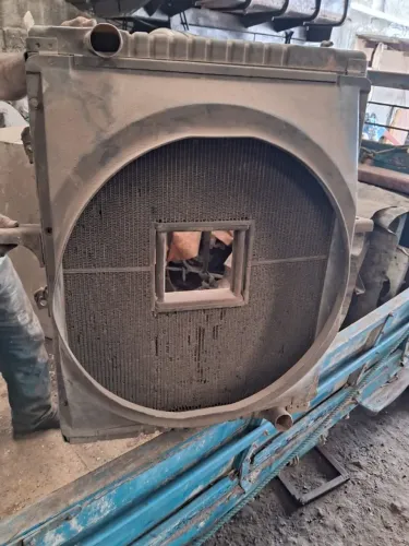 Radiador grande 5 canaletas e Inter cooler do Volks 24220, em bom estado