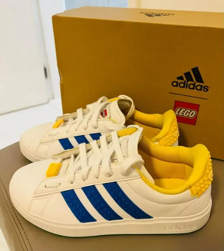 Tenis Adidas Lego tamanho 38. Quase não foi usado. Muito novo!