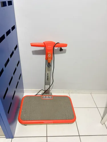 Plataforma vibratória UpFitness Energym Express com controle