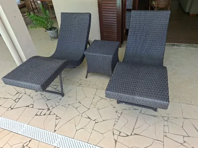 CONJUNTO MESA E CADEIRAS DE PISCINA