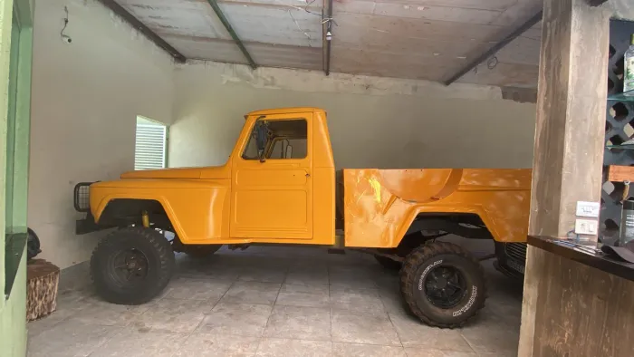 Ford F-75 4X4 2.3 1979
