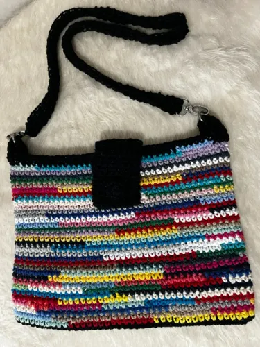 Bolsa de Crochê Preta Colorida Inspiração Miu Miu Barbante Artesanal