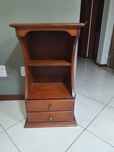 Mesa de Canto em Mogno