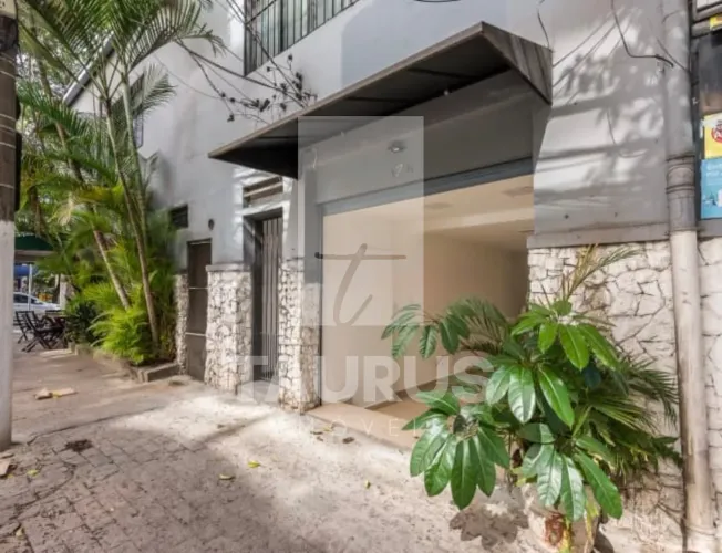 Loja para alugar com 26² em Moema, São Paulo-SP.