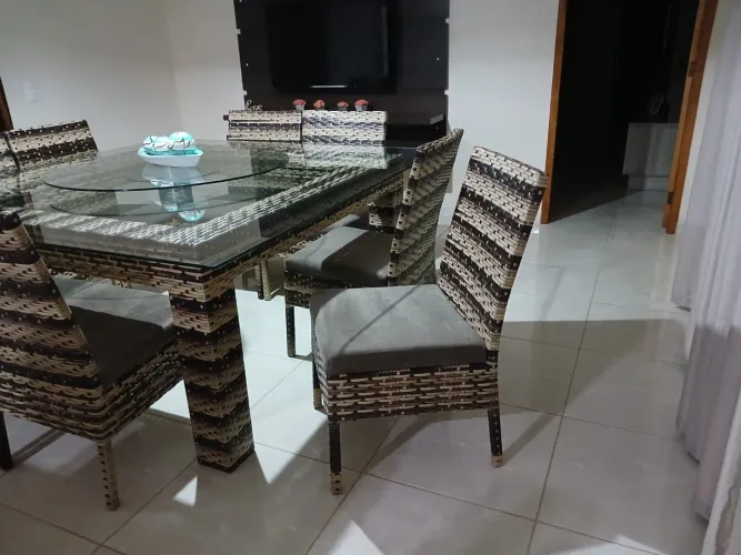 Mesa de jantar com cadeiras 