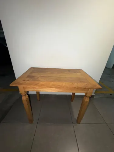 Mesa em madeira