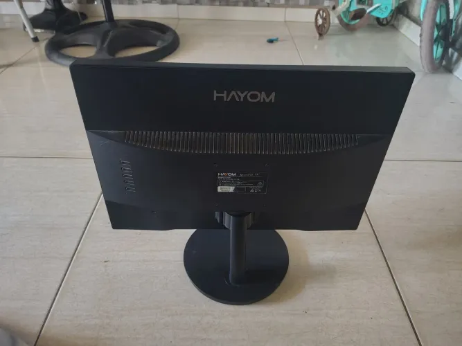 Vendo monitor 19" da marca hayom, funcionando tudo normal. Só com algumas marcas de uso.