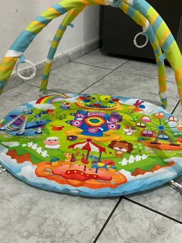 Vendo este tapete de atividade, sem marcas de uso