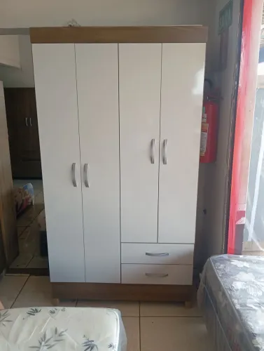 Guarda roupa novo em oferta