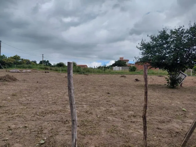 VENDE-SE TERRENO 27 POR 30 NA CIDADE DE BEZERROS-PE