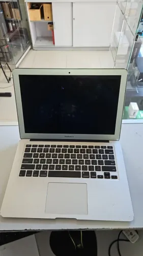 MacBook Air 13" A1466 | Ultrafino Apple com SSD 240GB + 4GB RAM