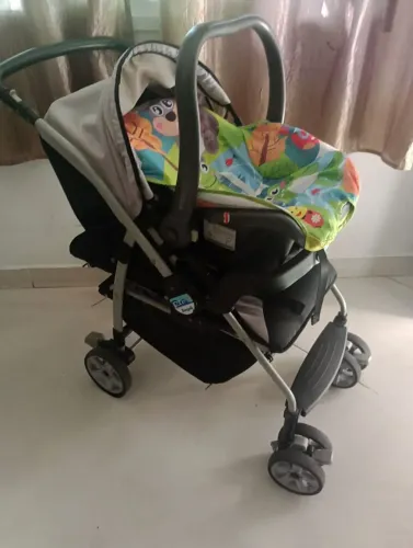 Carrinho de bebê + bebê conforto