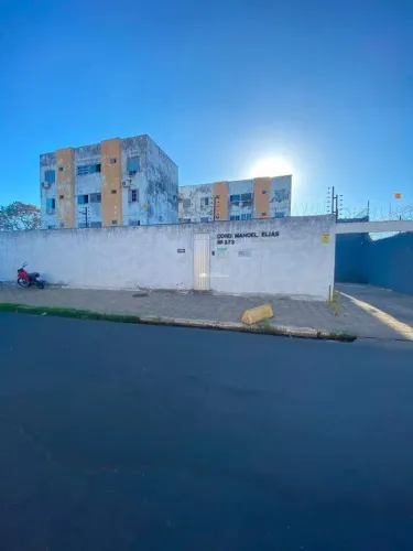 APARTAMENTO COM UMA VAGA DE GARAGEM DESCOBERTA NO BAIRRO PORENQUANTO.