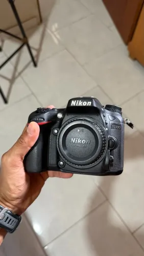 Vendo Nikon d7100 Lentes 50mm 35mm 55-300 mm