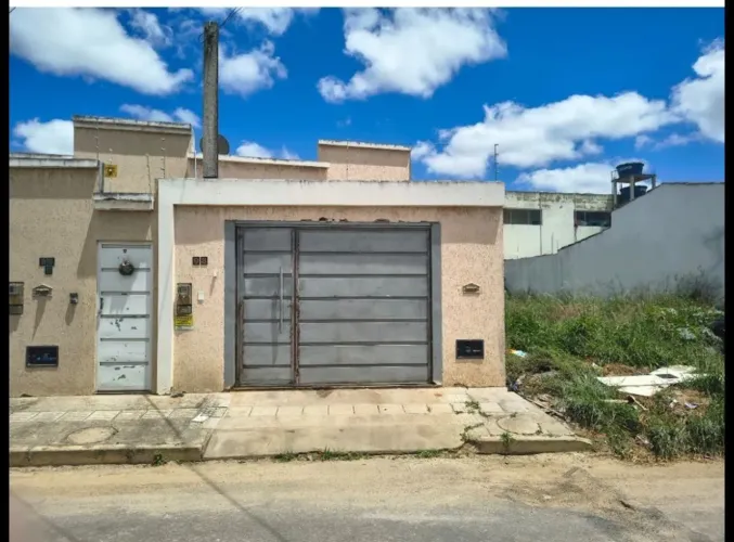 Casa morada dos pássaros para aluguel