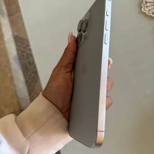 iPhone 15 pro Max titânio