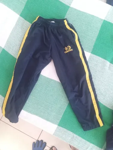 Calça objetivo com forro de 5 até 7 anos.
