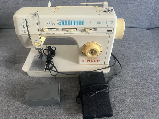 Máquina de costura Singer facilita plus