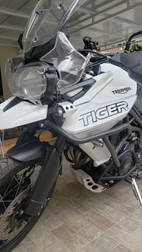 Tiger 800 XCA mosca branca baixo km