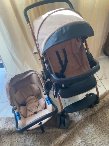 Vendo carrinho Burigotto Rio K com bebê conforto.