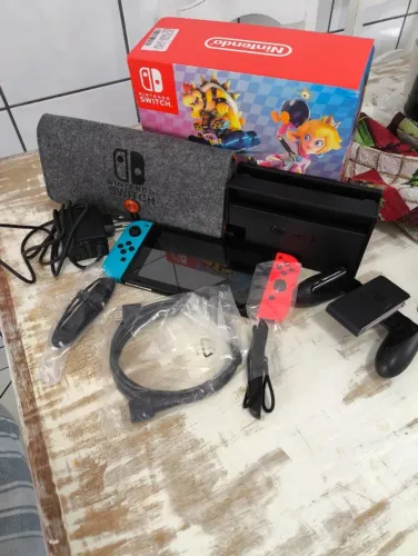 Nintendo Switch 1 sem jogos + bolsa + Cartão de memória 128gb