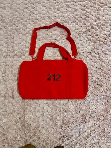 bolsa de mão para viagem 212 carolina herrera vermelha