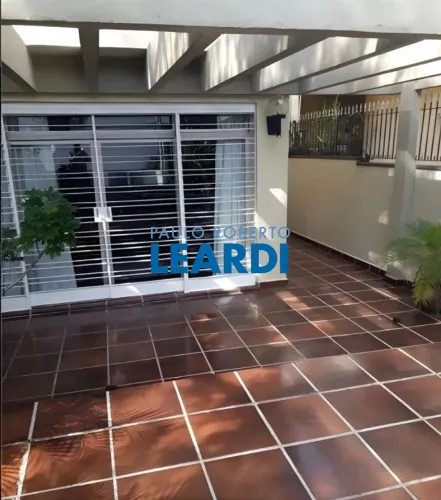 CASA ASSOBRADADA - ACLIMAÇÃO - SP
