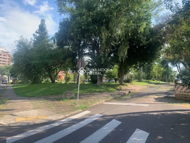 Terreno para venda no bairro Vila Ipiranga com 359 m² de área total disponível