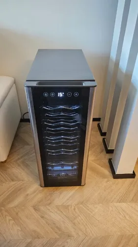 Adega de Vinhos Climatizada Electrolux 12 Garrafas - Porta com Acabamento em Alumínio