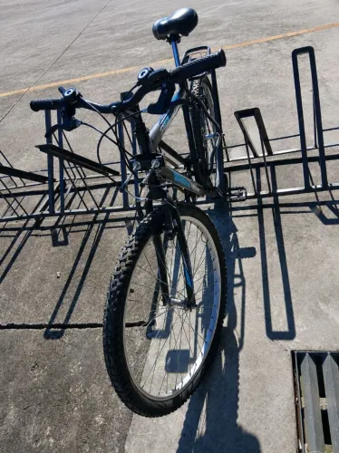 Bike top revisada 18 marcha aro 26 com guaupa não estou usando mais poir isso estou vende
