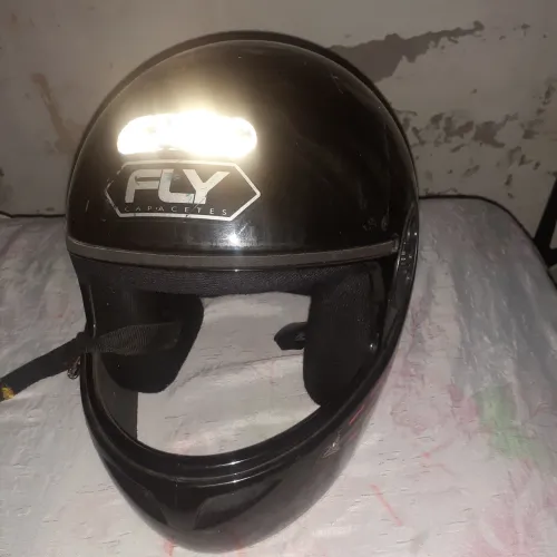 Vendo esse capacete bem conservado só precisa colocar a viseira