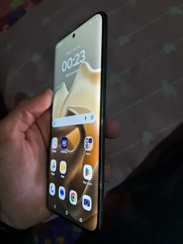 Motorola Edge 60 Pro ? 2500