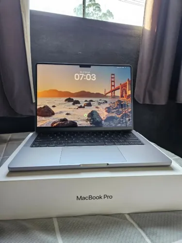 MacBook Pro 14" - Chip M2 Pro | (Apenas 4 ciclos de bateria!)