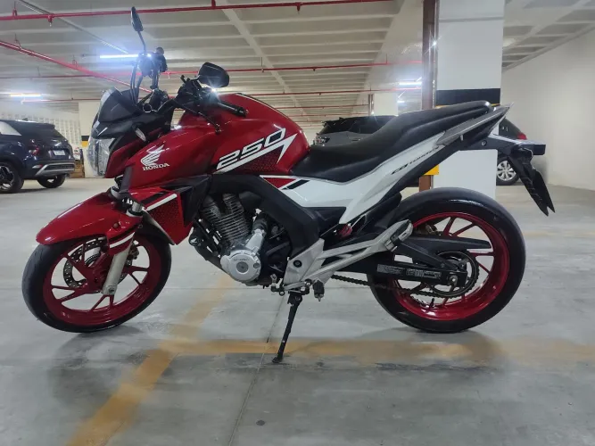 CB TWISTER 250 2022/2022 / FREIOS ABS / 16 MIL KM / CHAVE RESERVA