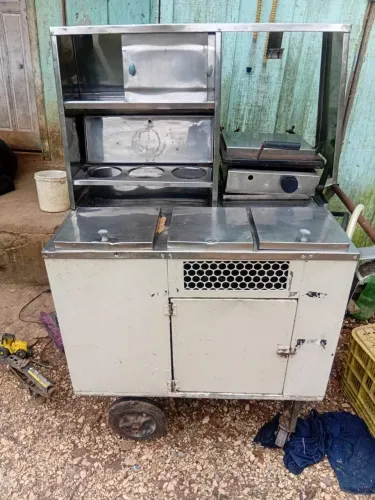 Vende-se um carrinho de cachorro quente completo com Chapa
