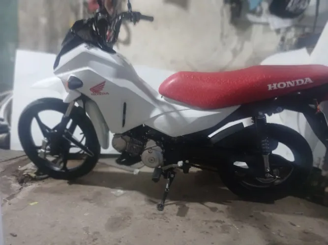 Honda pop 121km 1 mês  de comprada nota fiscal  chave reserva  moto  nova