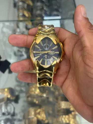 Relógio prova d?água dourado todo funcional