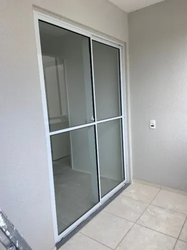 Porta balcão nova