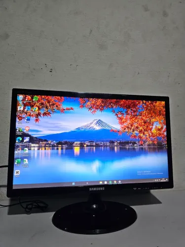 Monitor e TV Samsung com conversor digital Full HD 22p excelente estado 